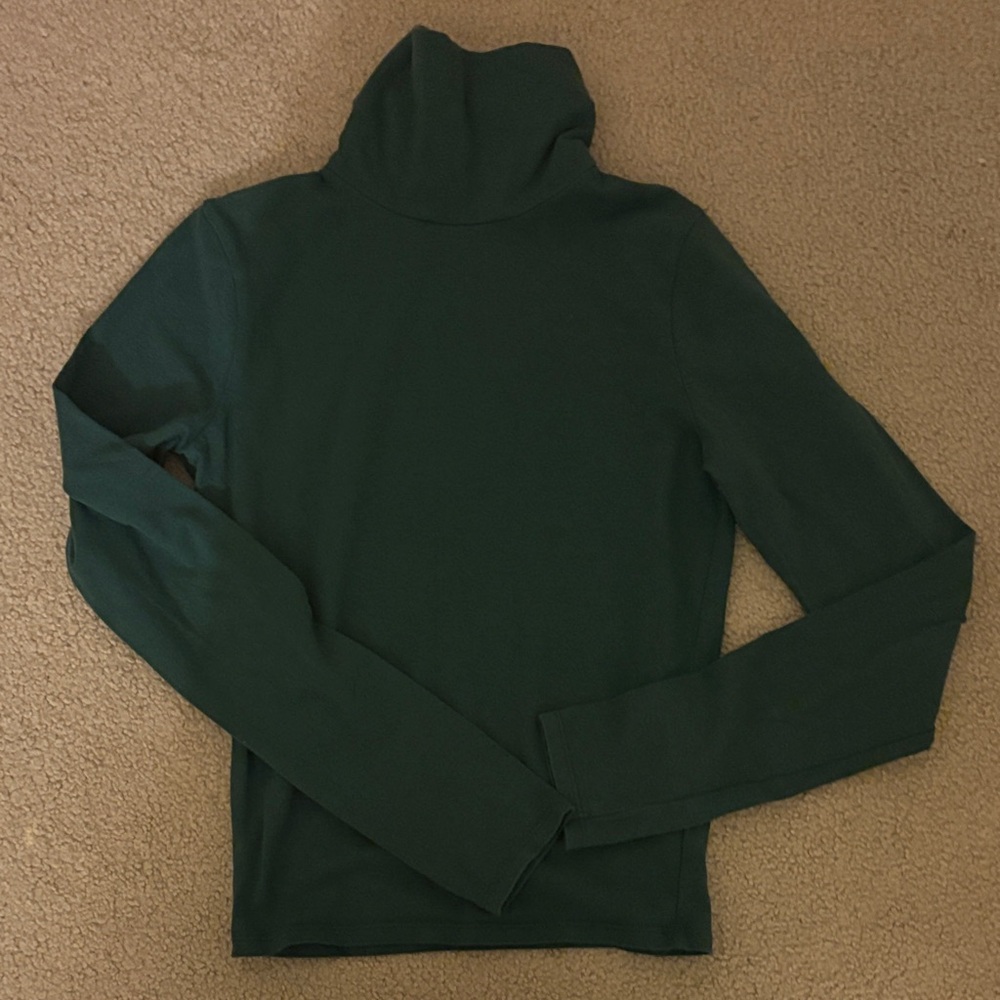 Hollister women’s Green Turtleneck
